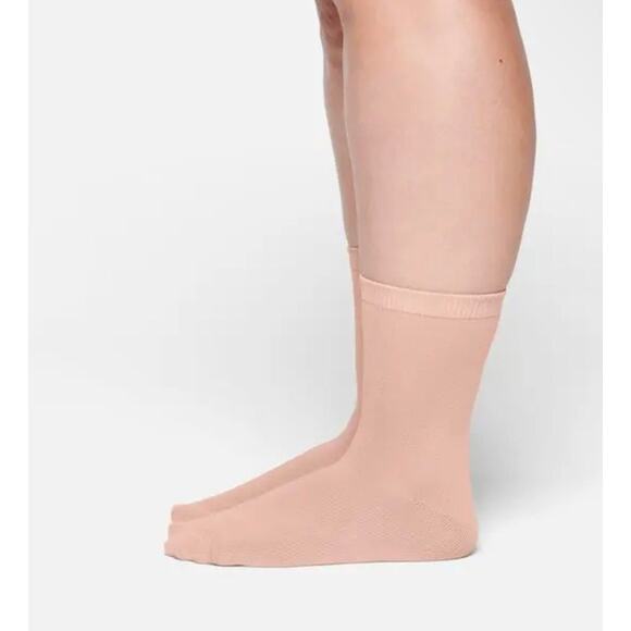 Skims Everyday Crew Half Calf Socks in Color Mica New in Box Size Small - Picture 2 of 3